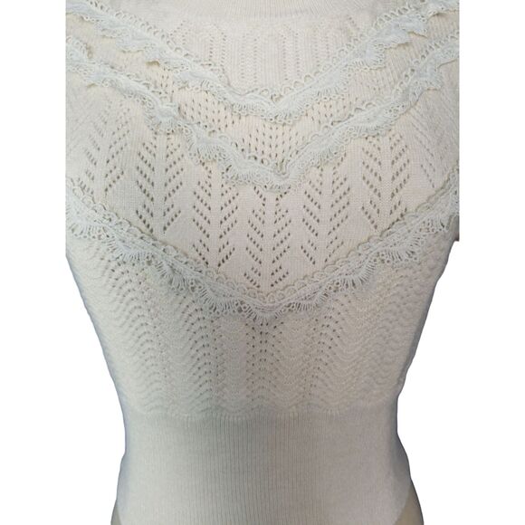 Cider Beige Lace details Short sleeve Crop Top NWT Size Small - Picture 2 of 4